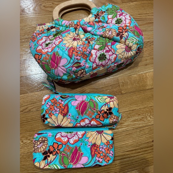 Vera Bradley Handbags - Vera Bradley handbag with two travel zipper bags